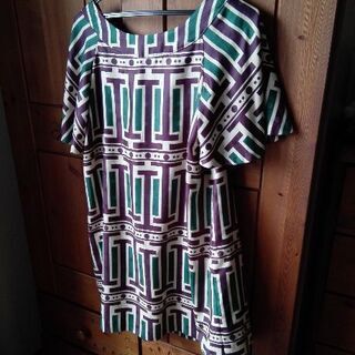 中古ですが　綺麗なワンピースです。の画像