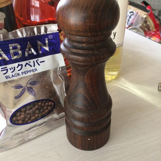ペッパーミル家の中で本格的な料理はいかがですかブラックペッパー一袋おつけしますの画像