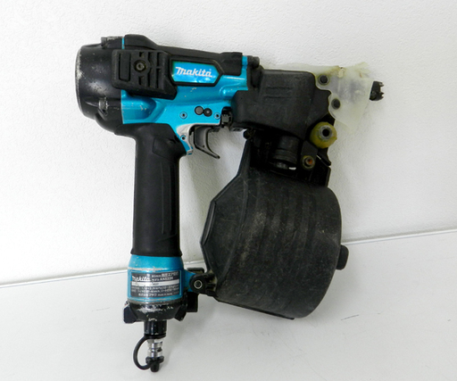 動作未確認 makita/マキタ 高圧 エア釘打 エアダスタ付 65mm AN633H ジャンク扱い品 ☆ PayPay(ペイペイ)決