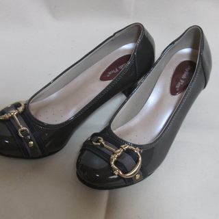 ★ゴールドの金具が綺麗なパンプス 22.5cm 仕事用に 未使用品 ヒール ローファーの画像