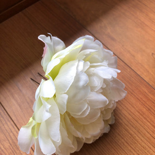 髪飾り　結婚式　白系の画像