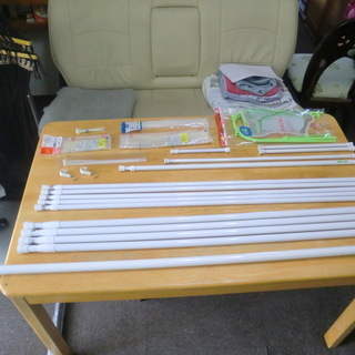良品　ダイソーとホームセンターの３段棚と突っ張り棒、網４枚、結束...