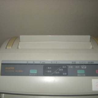 サンヨー　除湿機の画像
