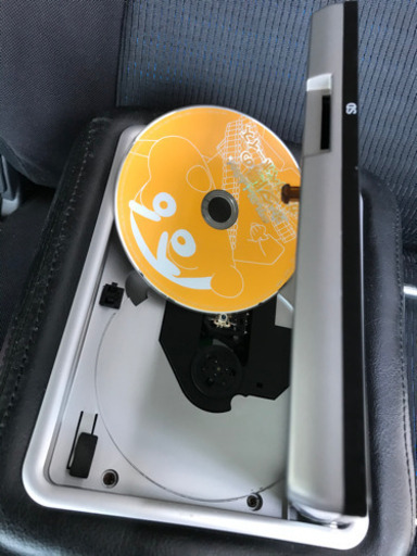 DVDチューナー内蔵　ヘッドレストモニター　左右