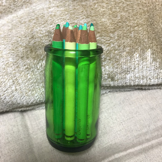 緑のリサイクルガラス瓶の画像