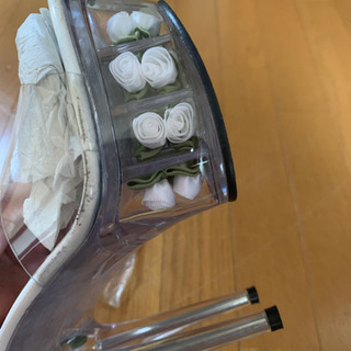 透明で可愛いサンダルの画像