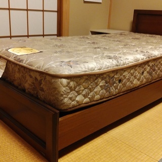 値下げしました：カリモクのシングルサイズベッドフレームと日本ベッ...
