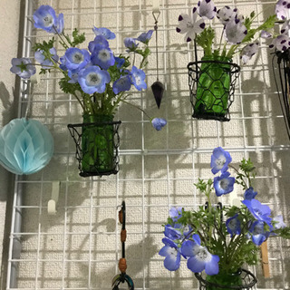 緑のリサイクルガラス瓶の画像