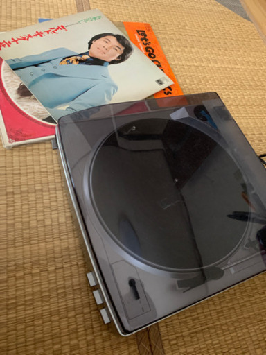 決定しました！　　アイワレコードプレイヤー中古+レコード3枚セット売り