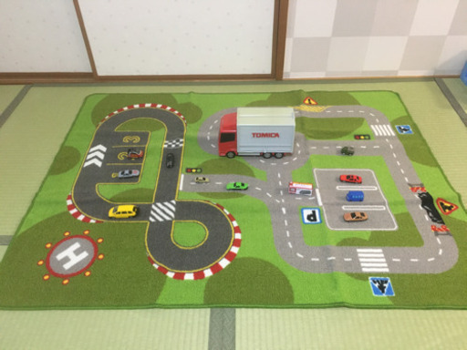 IKEAラグ　トミカトラック