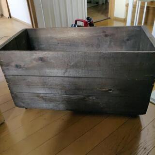 キャスター付き木箱の画像