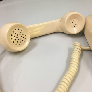 白電話　電話　白色　クリーム色　昭和レトロ　モジュラー対応です。家庭で使用可能の画像