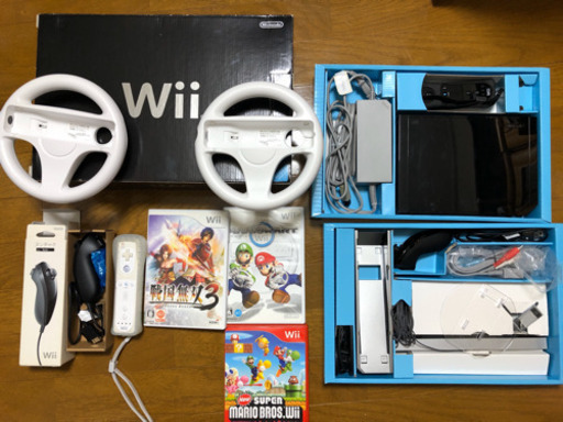 取引中_すぐに2人で遊べます。Wii本体セット+コントローラー+ヌンチャク+マリオカートなど