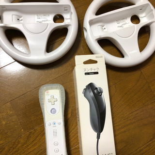 取引中_すぐに2人で遊べます。Wii本体セット+コントローラー+ヌンチャク+マリオカートなどの画像