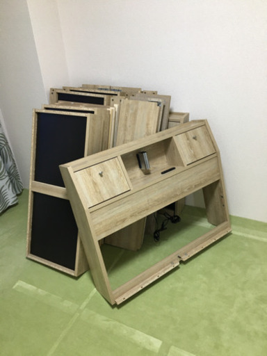 【価格交渉可能】オシャレで便利なベッドフレーム 2つとシングルマットレス 1つ【自宅引き取り限定】
