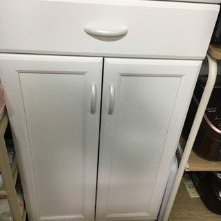 食器棚 ホワイトの画像