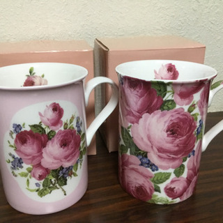 マグカップ⭐︎バラ柄⭐︎ボーンチャイナ⭐︎新品未使用⭐︎2個セットで①