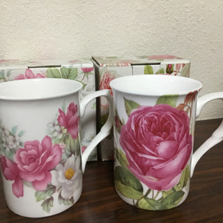 マグカップ⭐︎バラ柄⭐︎ボーンチャイナ⭐︎新品未使用⭐︎2個セッ...