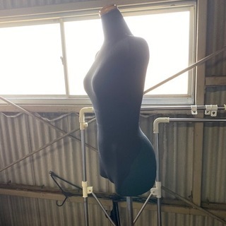 黒地ボディ・レディストルソー　マネキン　B