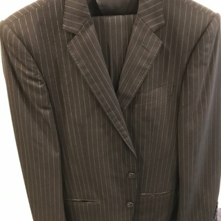 スーツ　黒ストライプ