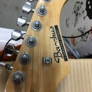 ギター バッカス ホワイト　【Bacchus】ストラトキャスター　白　かっこいいギターですの画像