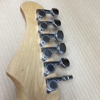 ギター バッカス ホワイト　【Bacchus】ストラトキャスター　白　かっこいいギターですの画像