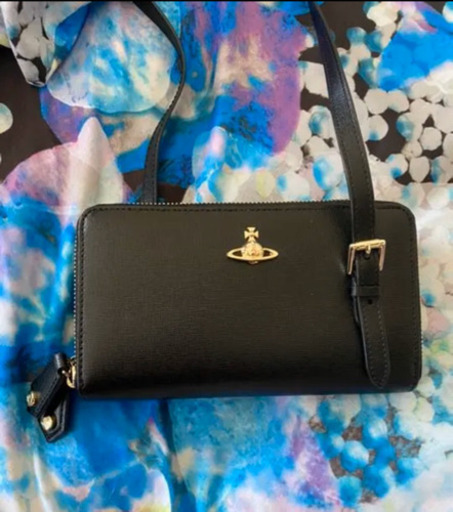 ヴィヴィアン ウエストウッドショルダー付き　長財布