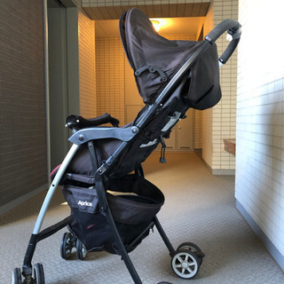 B型ベビーカー　マジカルエアープラス　黒×赤シートの画像