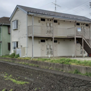 5/11単発　河内町アパート　空き部屋のカーテンレール取付作業な...