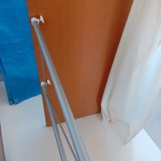 木製ハンガーラックの画像
