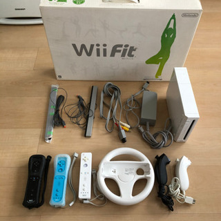 値下げしました　Wii 本体 ゲーム6枚付き Wiifit Wi...