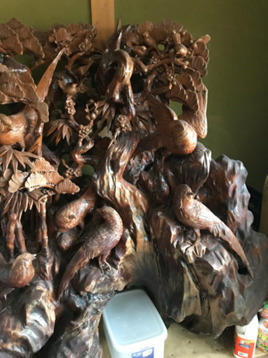 めちゃくちゃ大きい木の彫刻