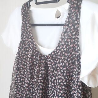 花柄チュニック& 白のパフスリーブTシャツ Mの画像