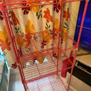 ピンク色のラック