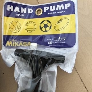 【子ども用】サッカーボールと空気入れ（mikasa製）の画像