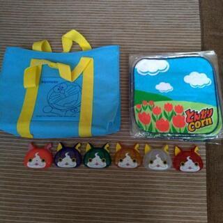 ドラえもんミニバッグ、とんがりコーンハンカチ10枚の画像