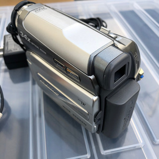 ビデオカメラとカセットレコーダーのセットの画像