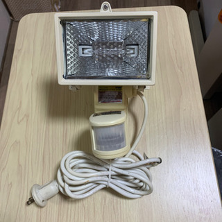 ハロゲンセンサーライト 防雨 150w 100v 室外 室内
