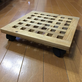 キャスター付きの台（大きな植木鉢など乗せる）木製