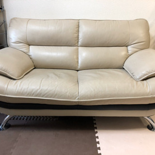 ニトリの2人がけソファです。