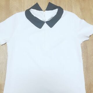 　UNIQLO　チェックの七分丈パンツ（S）＆『ERKAI 』ワッフル生地の黒襟つき白の半袖シャツ（M） & の画像