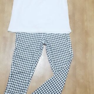 　UNIQLO　チェックの七分丈パンツ（S）＆『ERKAI 』ワ...