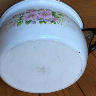 ホーロー鍋 花柄 ピンクの花が可愛い　ガラス蓋つき鍋　硝子ふた付き　両手鍋の画像