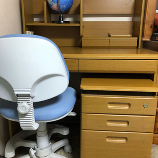 ニトリ学習机 地球儀・椅子セットで