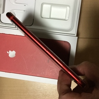 美品　SIMフリー　iPhone7  128GB product red アップル　Appleの画像