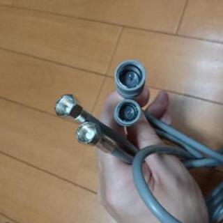 アンテナケーブル 5本 + 2分配器 差し上げますの画像