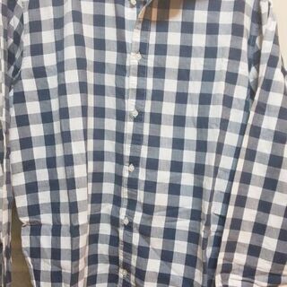 『h&M』紺と白のチェック柄長袖シャツ　の画像