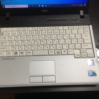 Office2016付　小型12インチ、軽量、DVD、富士通　LIFEBOOK　P750/Aの画像