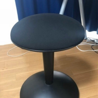 イケアの椅子　NILSERIK スタンディングサポート　ブラック
