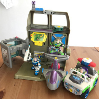 トイストーリー　バズと基地の画像